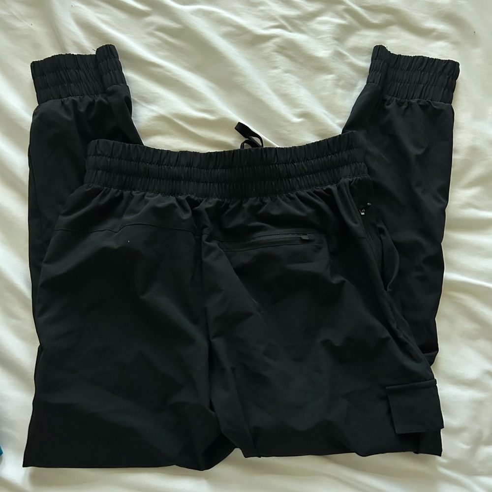 LIKE NEW All in Motion Women's Active Light Mid-Rise Cargo Joggers - Picture 5 of 8